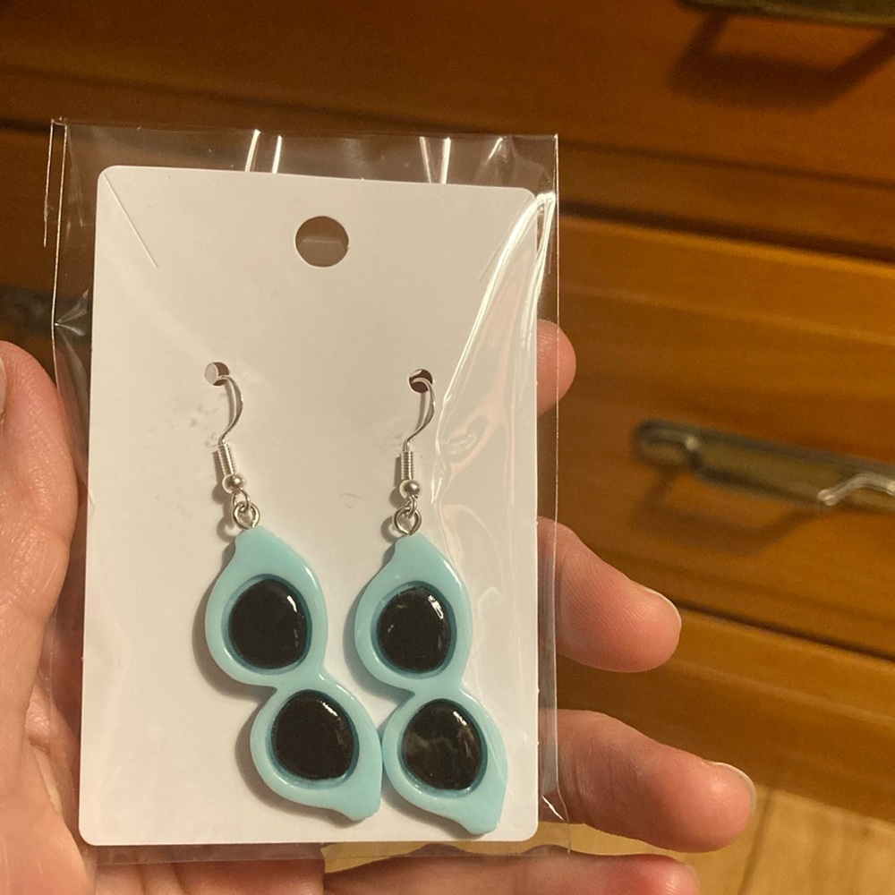 Light blue “Sunglasses” earrings.